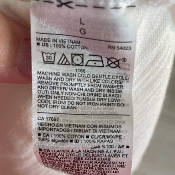 Old Navy Women’s graphic white tank top - Picture 3 of 3